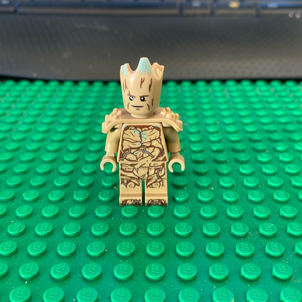 Lego Groot Minifigure